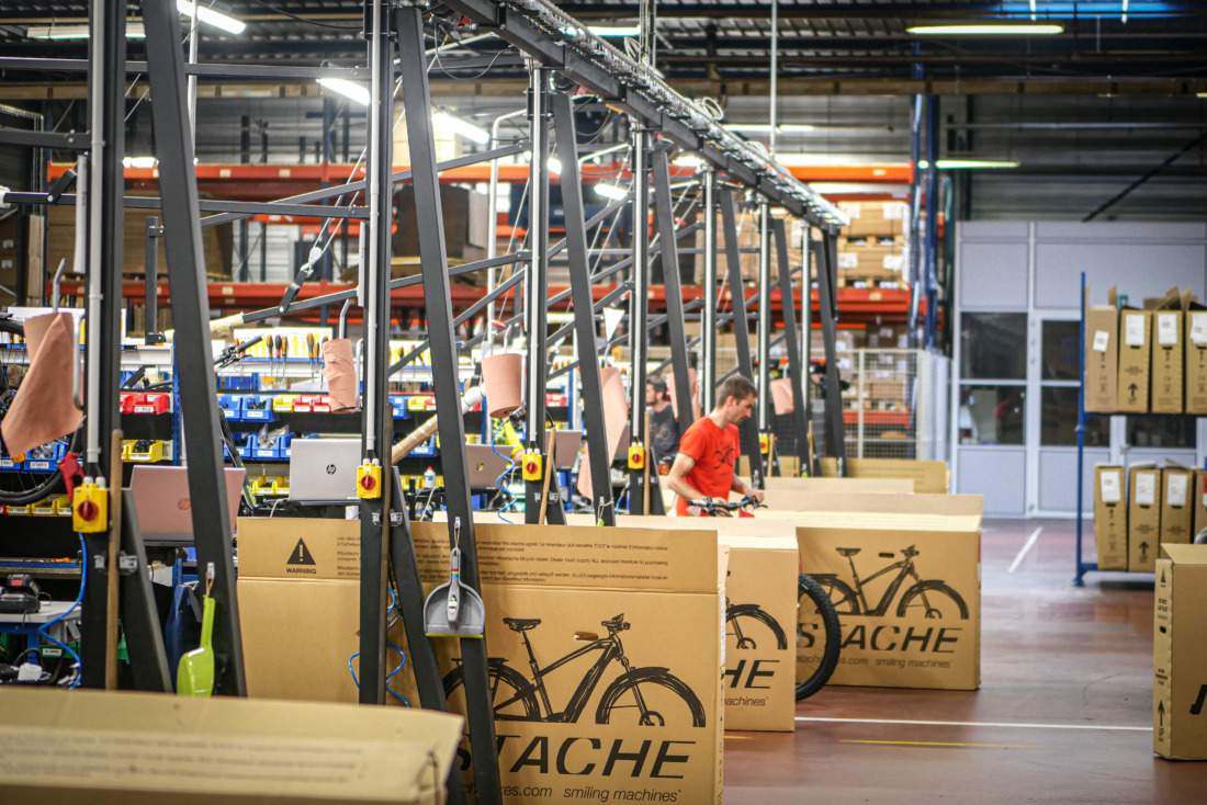 Assemblage de vélo électrique chez Moustache Bikes