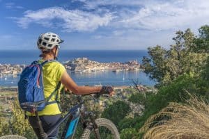 Focus sur les métiers du tourisme à vélo : guide, organisateur…