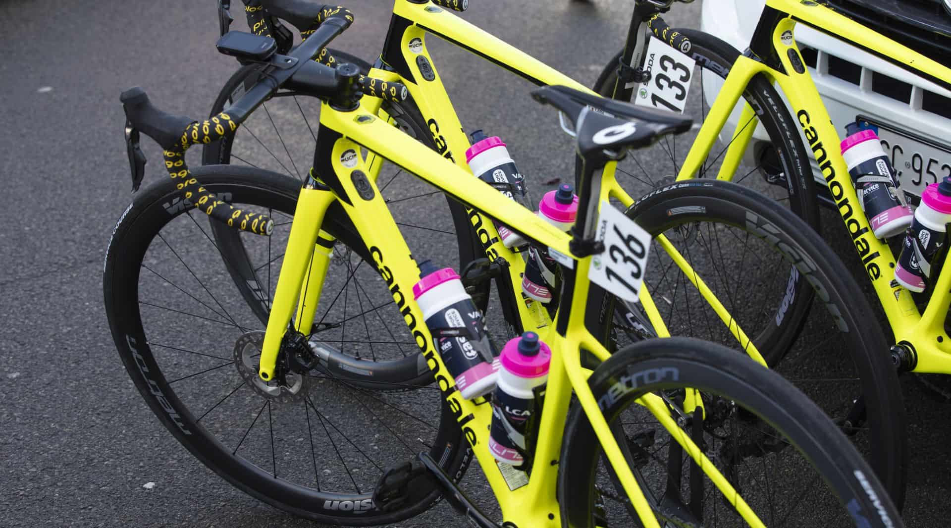 mécanicien technicien équipe vélo mécanicien technicien équipe vélo