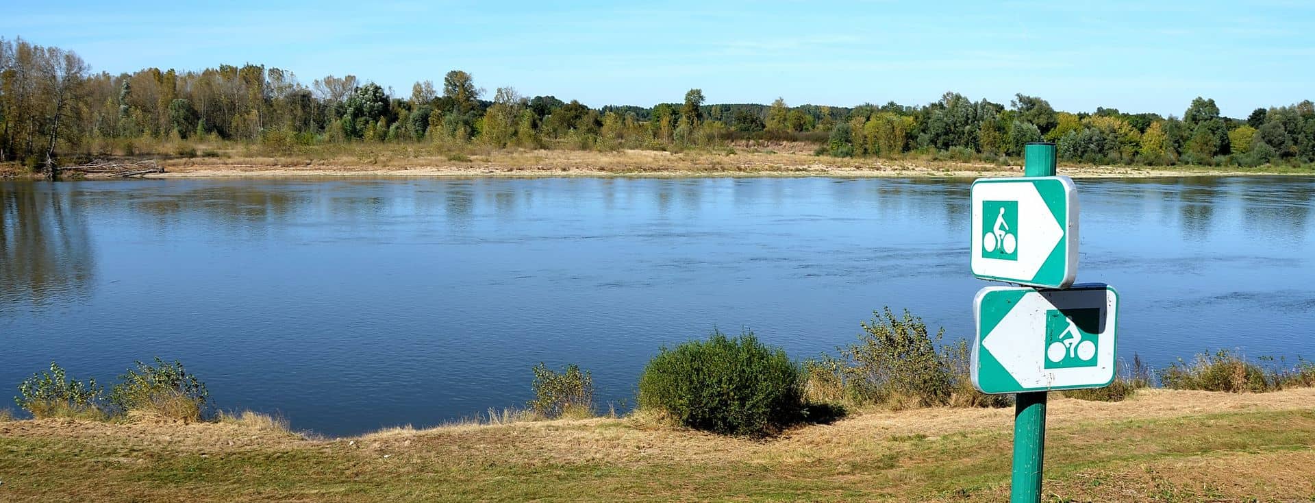 Le vélo-tourisme facilité par les voies vertes et les itinéraires aménagés la loire à vélo