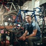 Faut-il former ou recruter ? Les stratégies des magasins de vélos face à la pénurie de main-d’œuvre