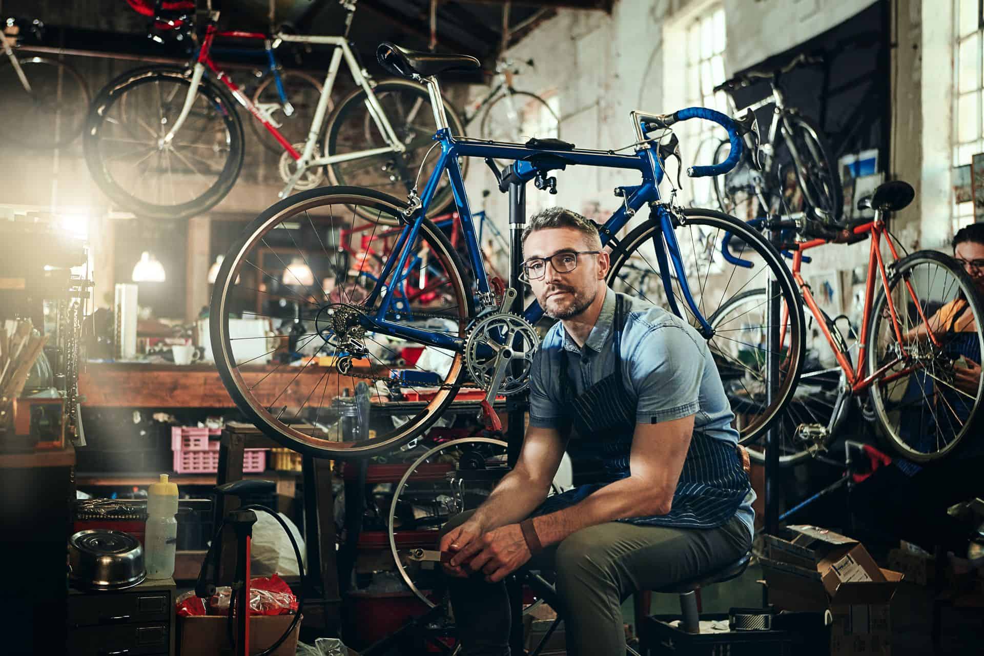 Faut-il former ou recruter ? Les stratégies des magasins de vélos face à la pénurie de main-d’œuvre