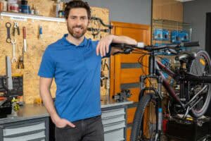 Fidéliser ses techniciens et vendeurs vélo : 5 leviers RH à connaître