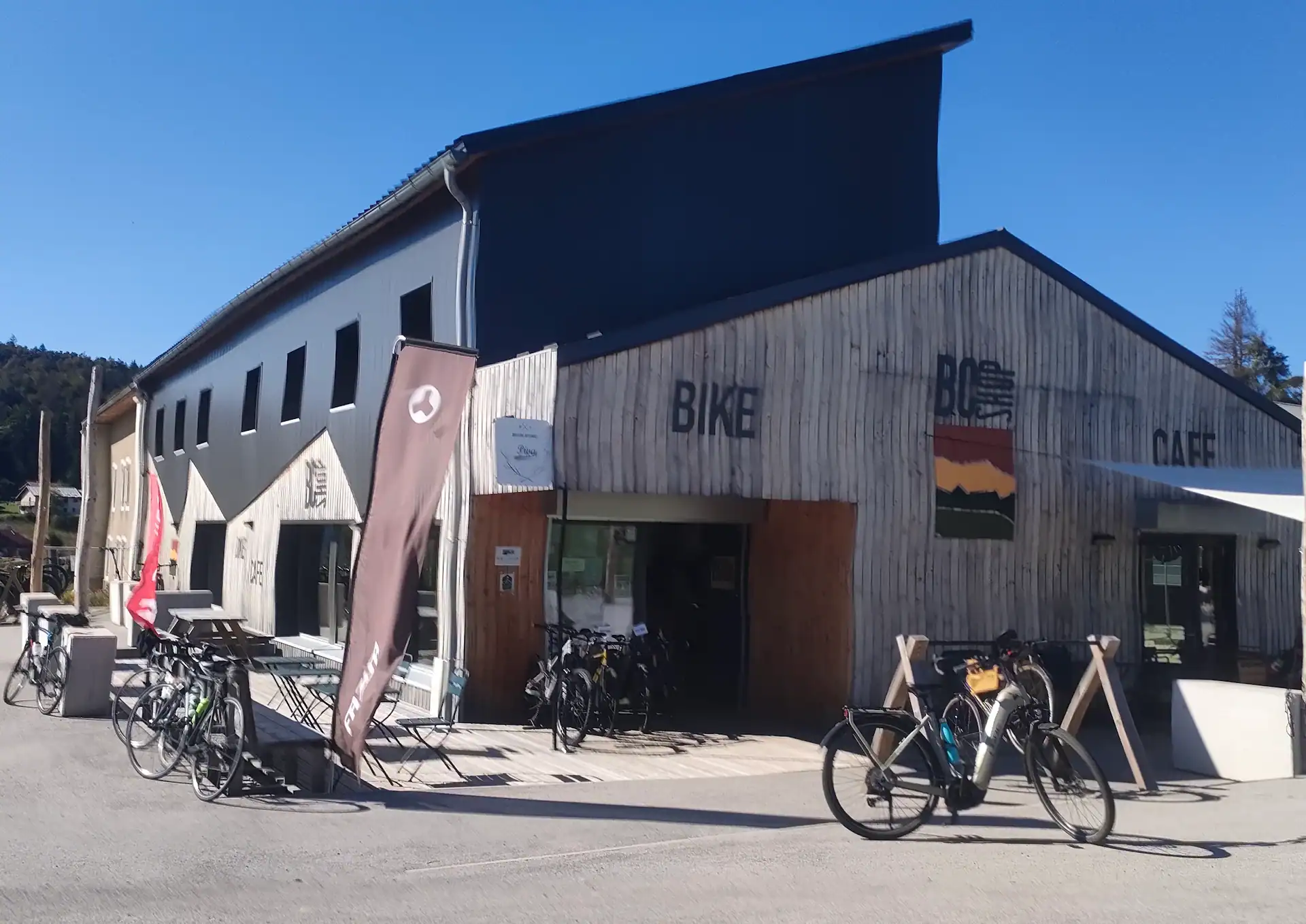 BC Shop Magasin de vélos café atelier Lajoux bc shop magasin